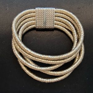 Silver colored bracelet with magnetic closure